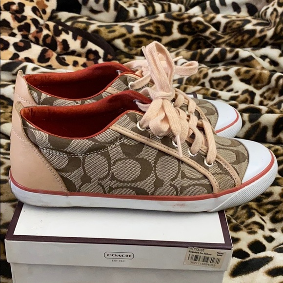 Coach - Picture 4 of 4